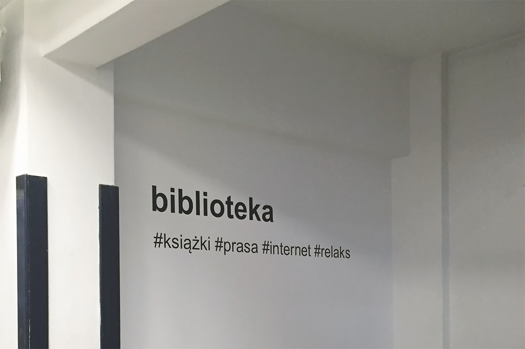 Gropius - napisy na ścianie biblioteki Gropius - napisy na ścianie biblioteki